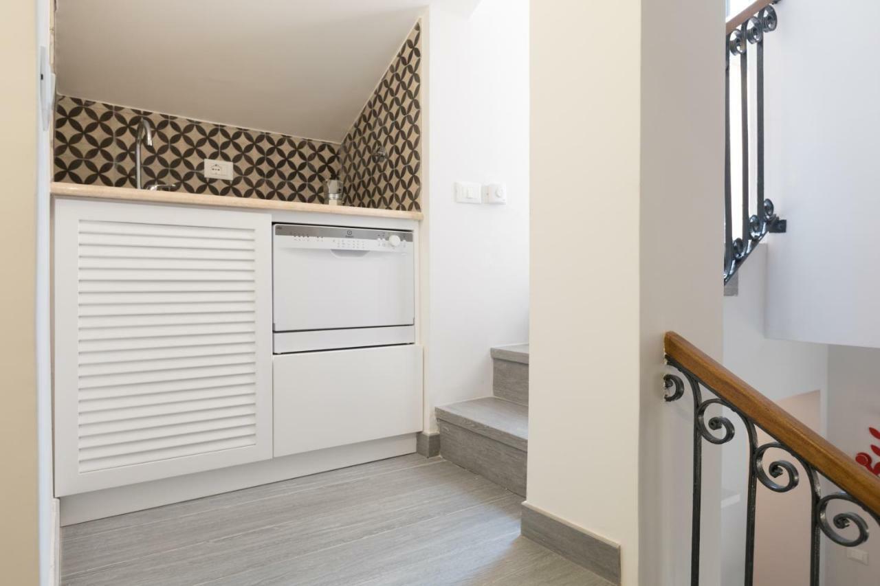 Quiet Pied A Terre With Terrace In Borgo Pio Apartment Rome Exterior photo