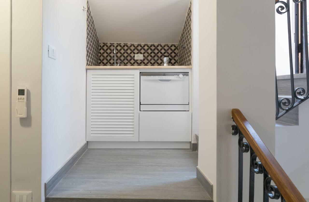 Quiet Pied A Terre With Terrace In Borgo Pio Apartment Rome Exterior photo