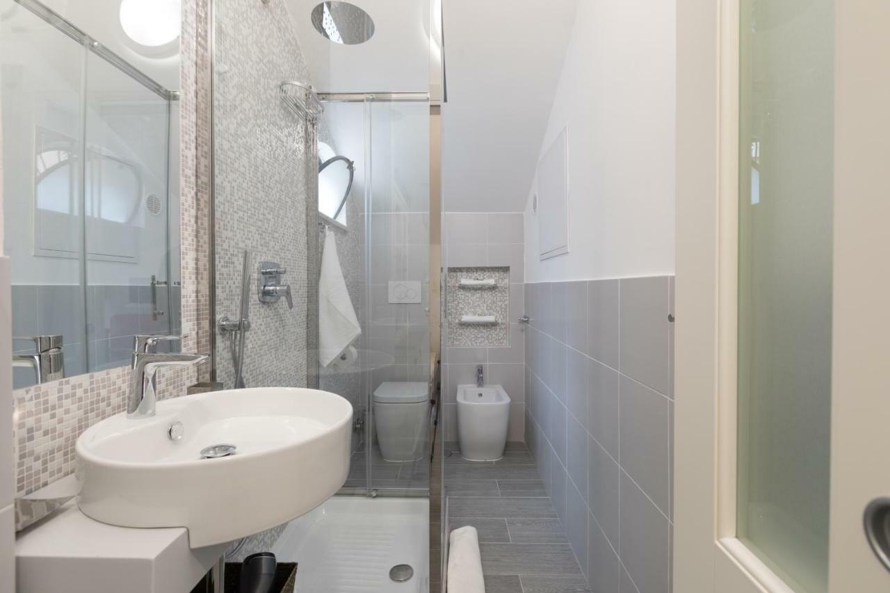 Quiet Pied A Terre With Terrace In Borgo Pio Apartment Rome Exterior photo
